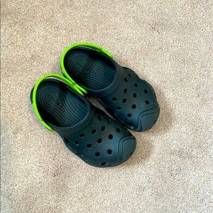 Boys navy/green CROCS